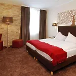 Nells Park Hotel